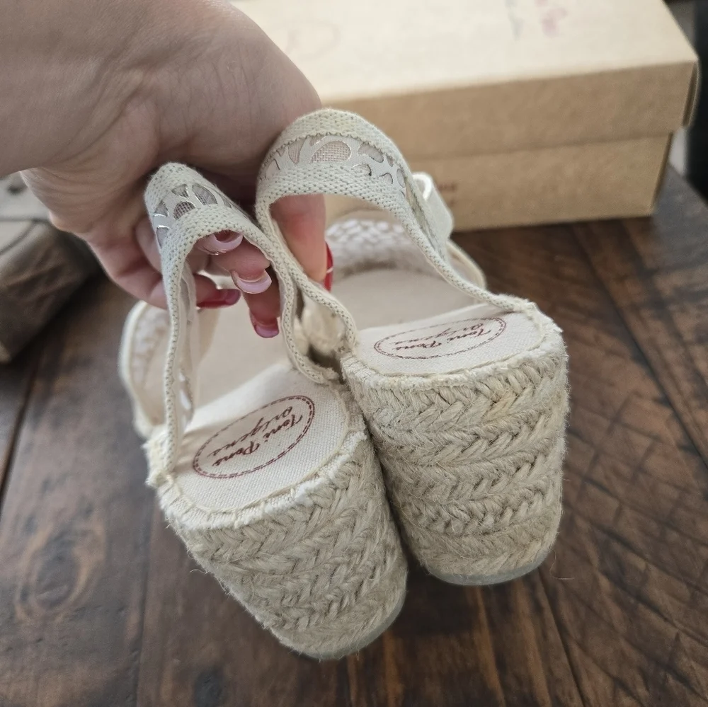 Toni Pons Terra Medium wedge espadrilles with Embroidery. Size 7.5. New.